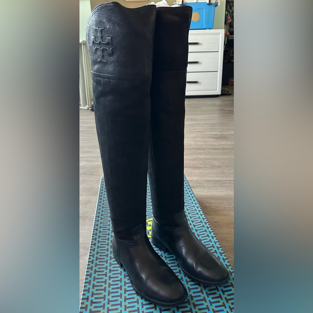 TORY BURCH knee-high boots BLACK - Classic fall boots, very flattering on calves